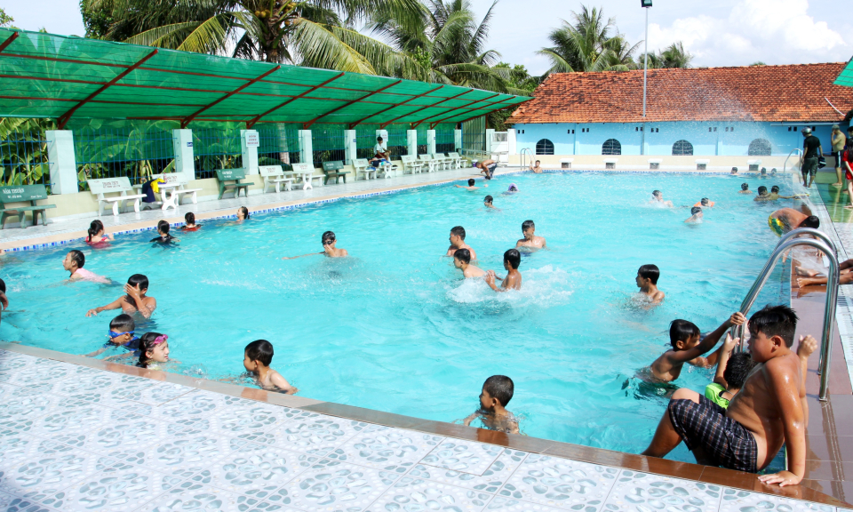 Cần Đước dạy bơi miễn phí cho học sinh