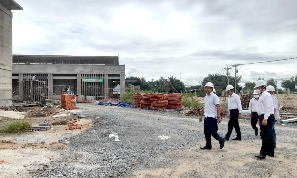 Bí thư Tỉnh ủy - Nguyễn Văn Được kiểm tra tiến độ xây dựng công trình trụ sở Huyện ủy Tân Thạnh