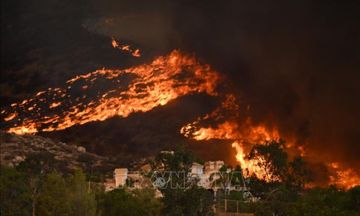 Mỹ: Cháy rừng lan nhanh tại bang California, 2.500 cơ sở hạ tầng bị đe doạ