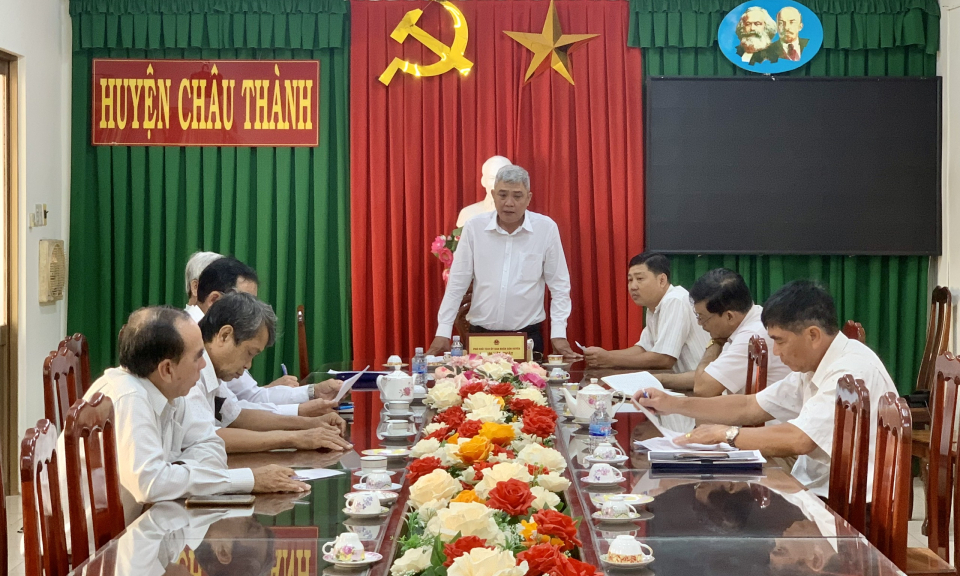 Huyện Châu Thành kiểm tra tiến độ thực hiện Đề án sản xuất thanh long ứng dụng công nghệ cao