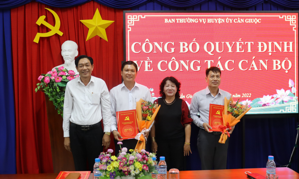 Huyện ủy Cần Giuộc công bố Quyết định công tác cán bộ các xã Phước Lâm và Đông Thạnh