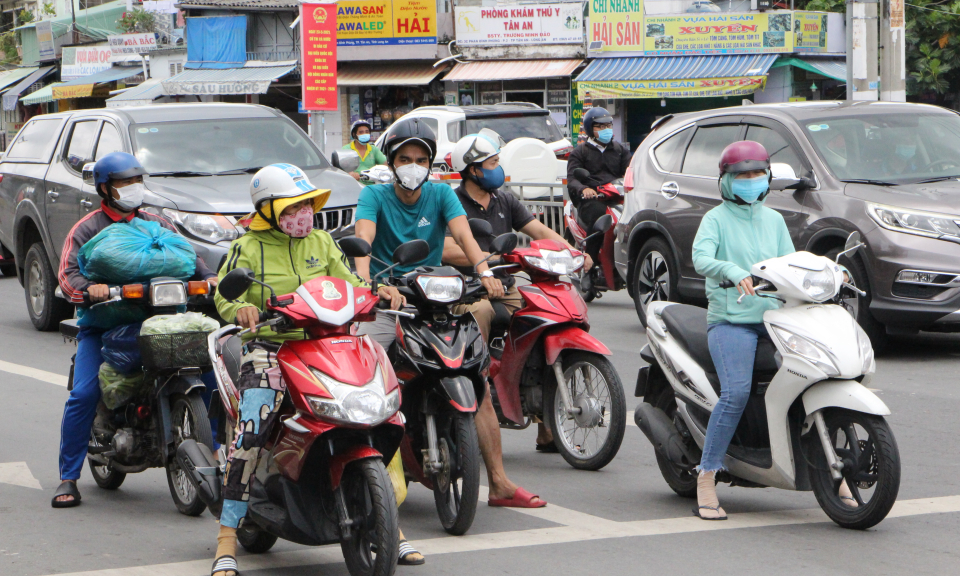 Sử dụng khẩu trang phòng, chống dịch COVID-19 tại nơi công cộng