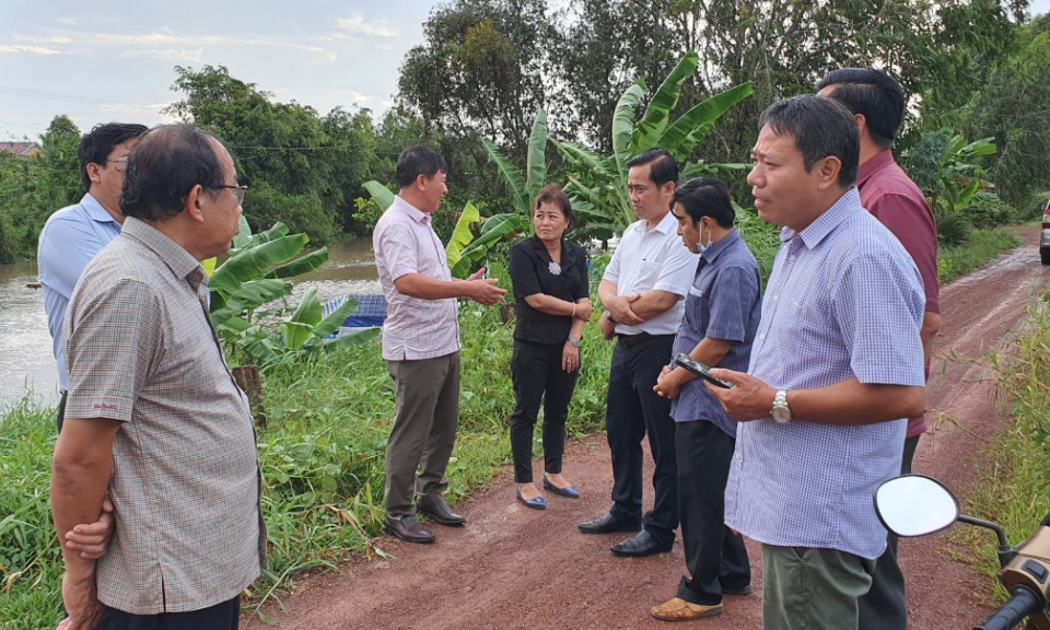  Lãnh đạo huyện Tân Thạnh tiếp và làm việc với các doanh nghiệp tìm hiểu môi trường đầu tư