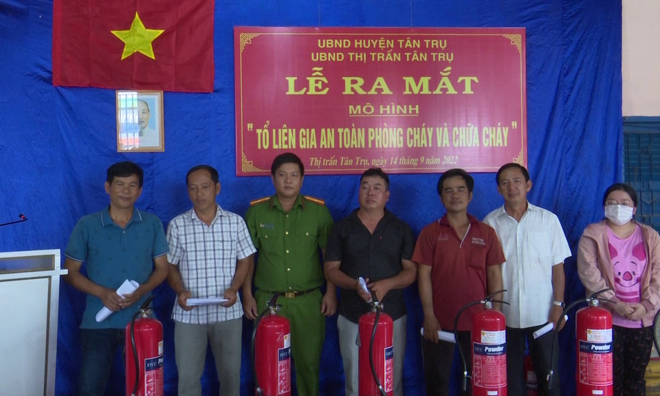 Tân Trụ ra mắt tổ liên gia an toàn phòng cháy và chữa cháy