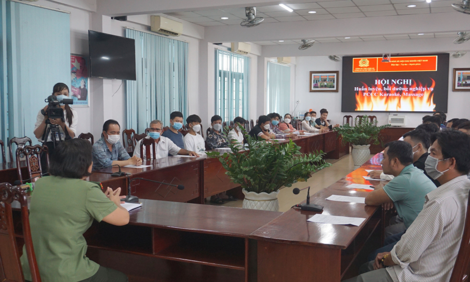 Bến Lức: 47 chủ cơ sở Karaoke, Massage... được bồi dưỡng nghiệp vụ PCCC