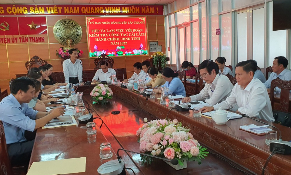 Đoàn kiểm tra cải cách hành chính tỉnh Long An làm việc với huyện Tân Thạnh