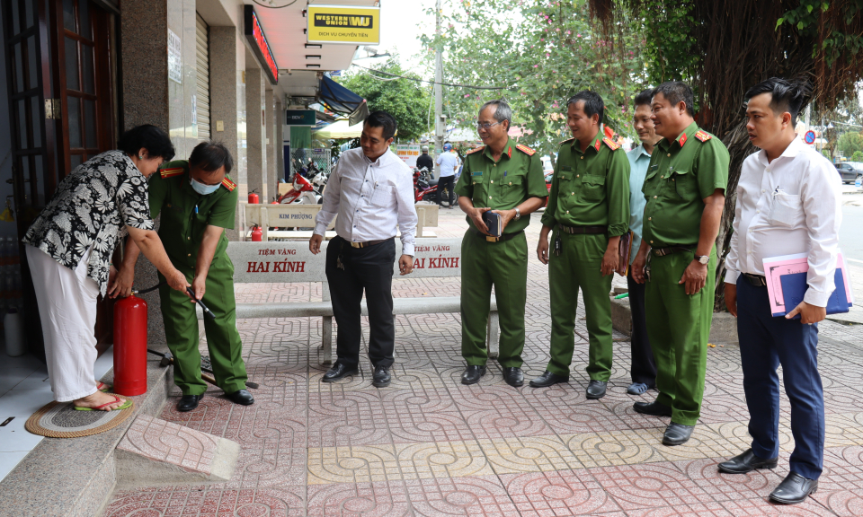 Cần Giuộc ra mắt mô hình “Tổ liên gia an toàn phòng cháy chữa cháy”