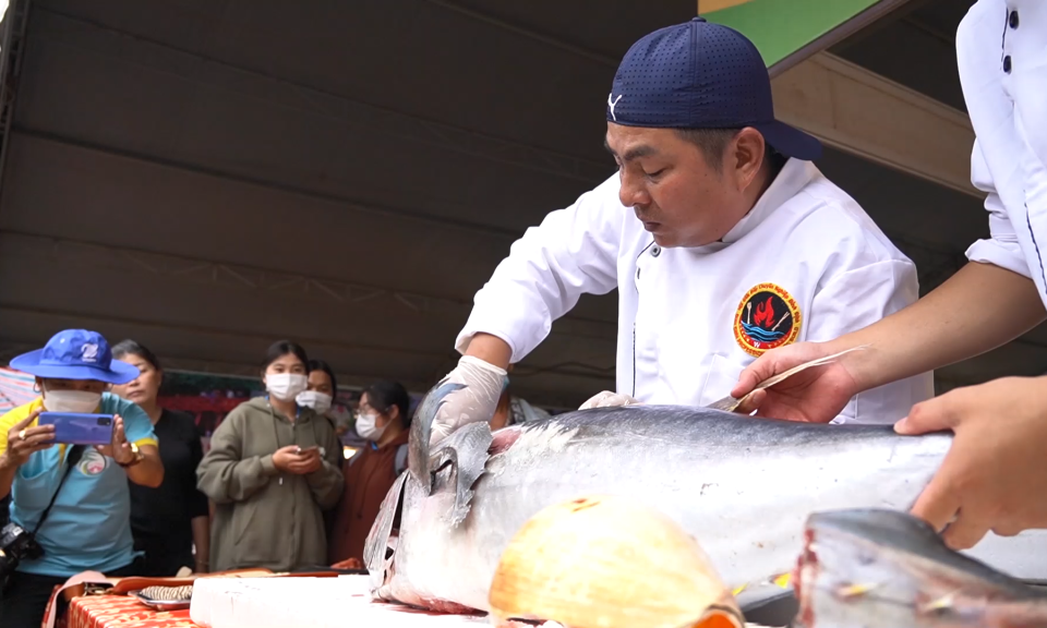 Cá ngừ đại dương xuất hiện ở Hội chợ ẩm thực Tuần Văn hóa - Du lịch Long An 2022