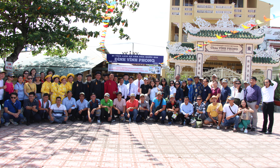 Thủ Thừa: Đoàn Famtrip khảo sát điểm đến du lịch tại Đình Vĩnh Phong