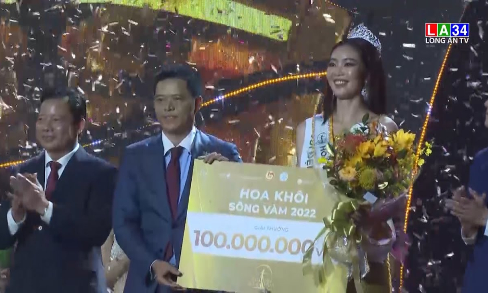 Huỳnh Đào Diễm Trinh đăng quang Hoa khôi sông Vàm 2022