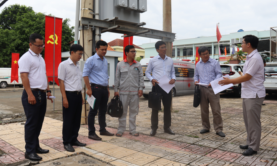 Sở Thông tin và Truyền thông làm việc với huyện Cần Giuộc về chỉnh trang cáp quang viễn thông