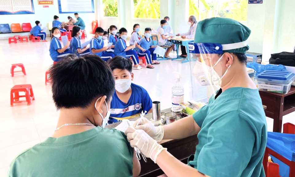 Cần Giuộc tập trung nâng tỷ lệ tiêm vắc xin phòng COVID-19