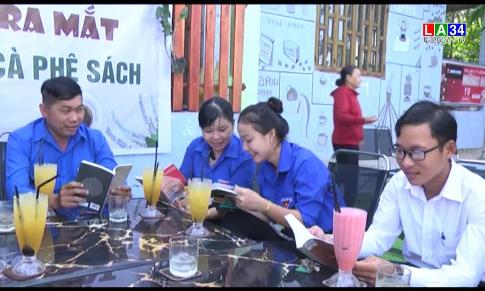 Đức Huệ: Ra mắt mô hình cà phê sách