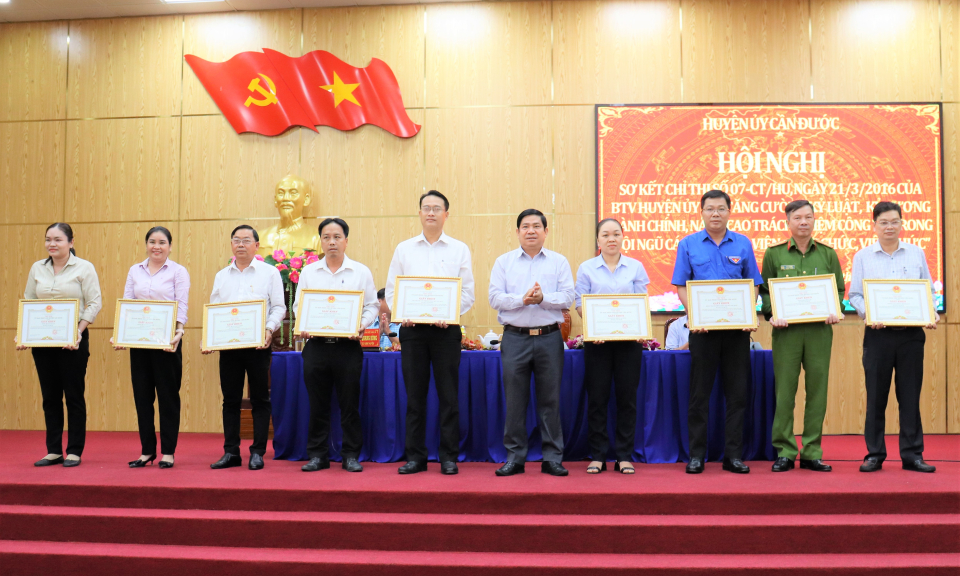 Huyện ủy Cần Đước sơ kết Chỉ thị tăng cường kỷ luật, kỷ cương hành chính 