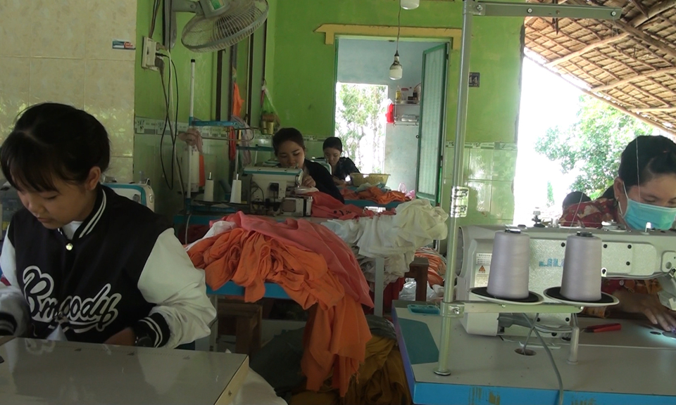 Tân Hưng bước đầu khởi nghiệp thành công từ tổ hợp may gia công
