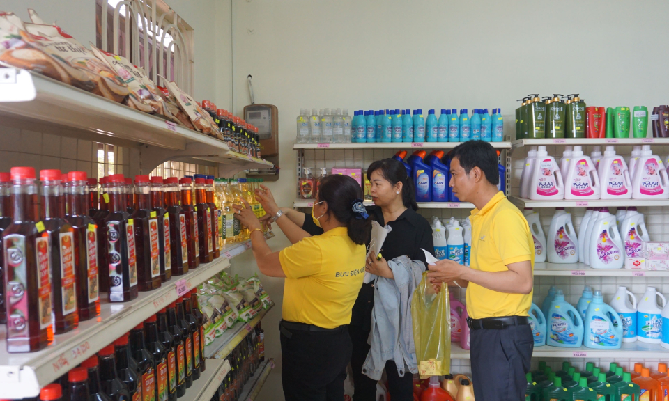 Khai trương cửa hàng tiện lợi Postmart tại Bưu điện Văn hóa xã Lương Bình