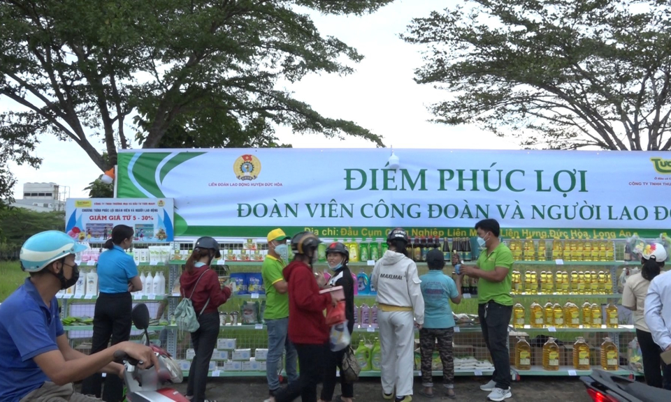 Đức Hòa: Bán hàng phúc lợi cho công đoàn viên, người lao động