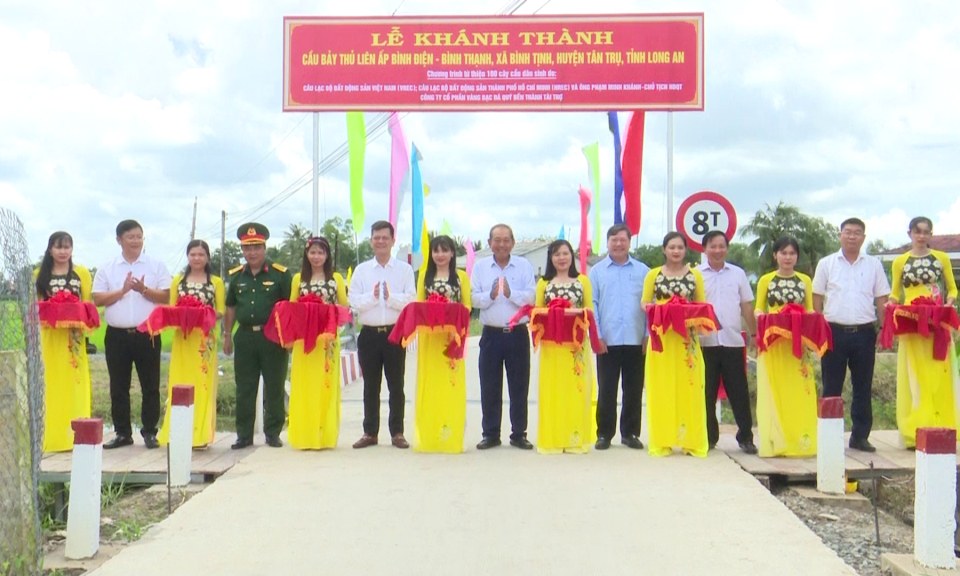 Nguyên phó Thủ tướng Thường trực Chính phủ - Trương Hòa Bình dự khánh thành cầu Bảy Thủ