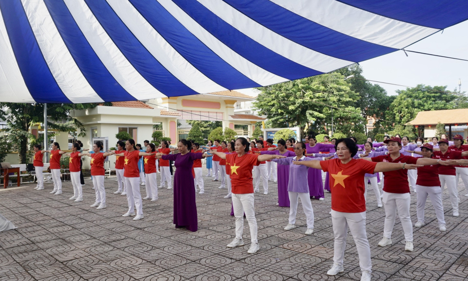 Giao lưu các Câu lạc bộ dưỡng sinh huyện Bến Lức năm 2022