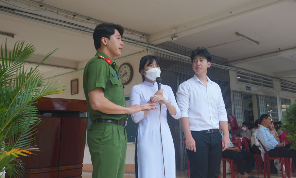 Bến Lức truyền thông về phòng, chống bạo lực, xâm hại tình dục cho học sinh Trung học phổ thông