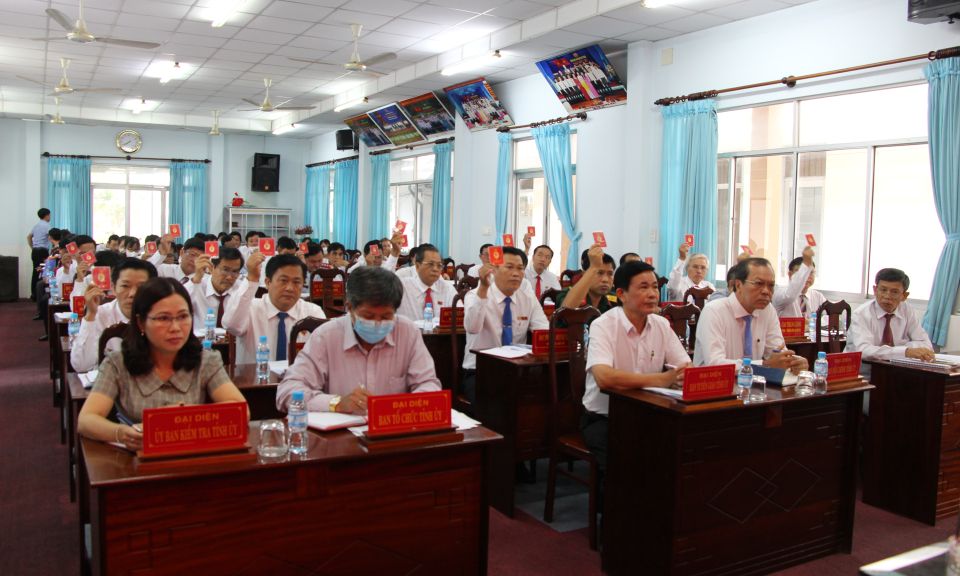 Thủ Thừa hội nghị Huyện ủy lần thứ 10