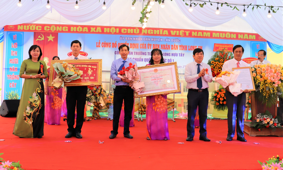 Cần Đước: Trường Tiểu học Long Hựu Tây được công nhận đạt chuẩn Quốc gia mức độ 1