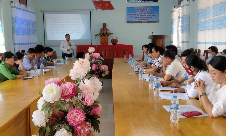 Tân Hưng tập huấn Chương trình phát triển công tác xã hội năm 2022