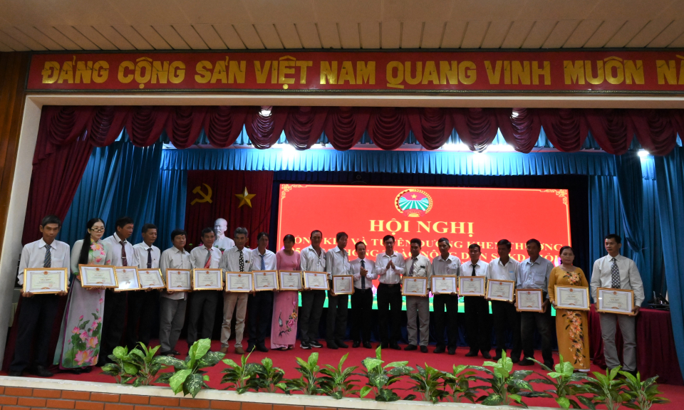 Bến Lức tổng kết 5 năm phong trào nông dân sản xuất kinh doanh giỏi