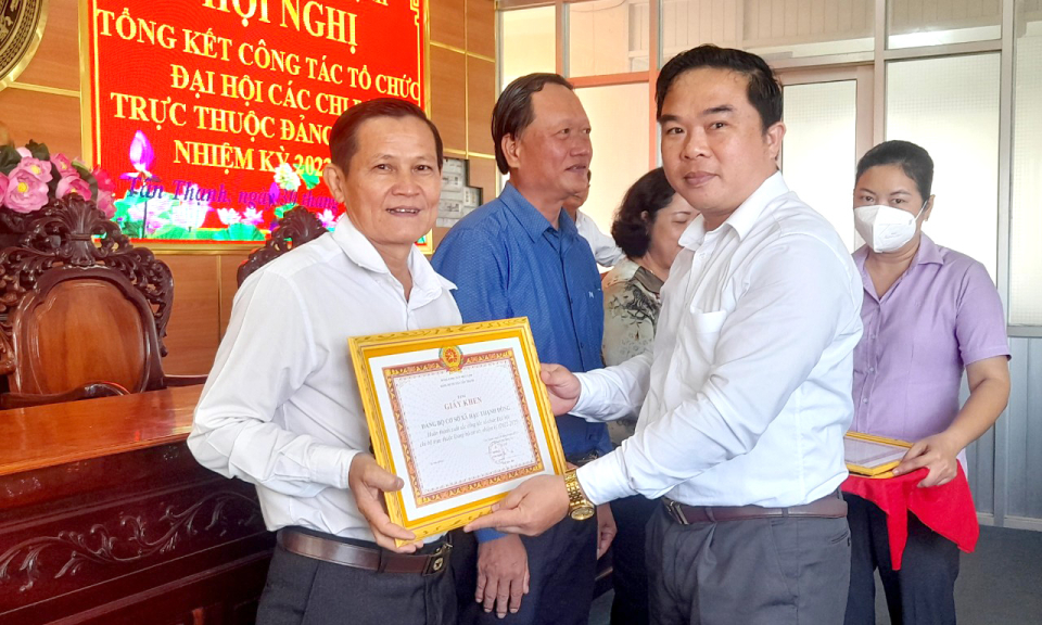 Tân Thạnh: Tổng kết công tác tổ chức Đại hội các chi bộ trực thuộc Đảng bộ cơ sở nhiệm kỳ 2022-2025