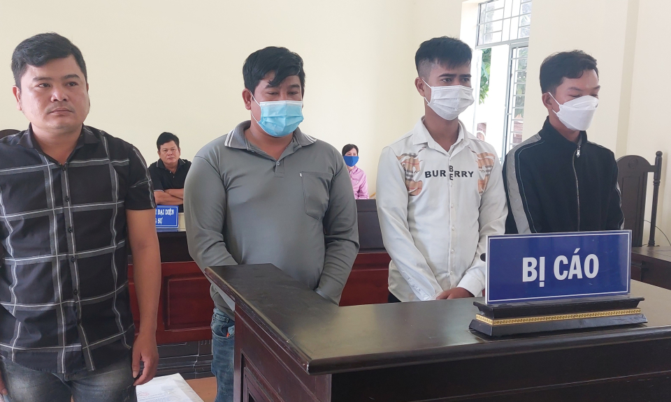 Tân Hưng: Tổng hình phạt 20 năm 6 tháng tù giam cho 4 bị cáo đưa người xuất cảnh trái phép