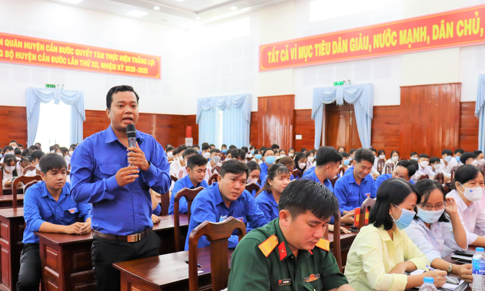 Chủ tịch UBND huyện Cần Đước gặp gỡ, đối thoại với thanh niên trong khởi nghiệp, lập nghiệp