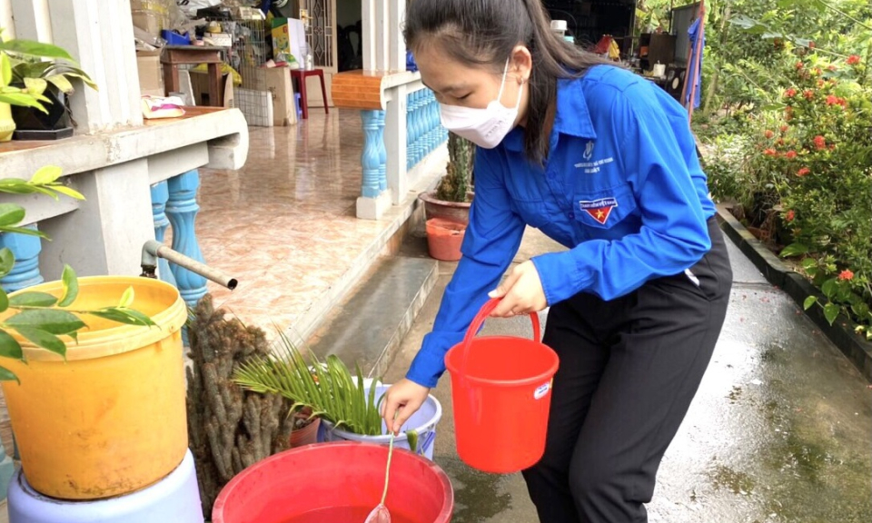 Cần Giuộc đồng loạt ra quân diệt lăng quăng phòng, chống sốt xuất huyết