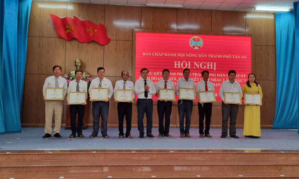 Thành phố Tân An tổng kết phong trào nông dân thi đua sản xuất, kinh doanh giỏi