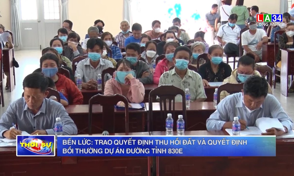 Bến Lức: Trao quyết định thu hồi đất và quyết định bồi thường Dự án Đường tỉnh 830E