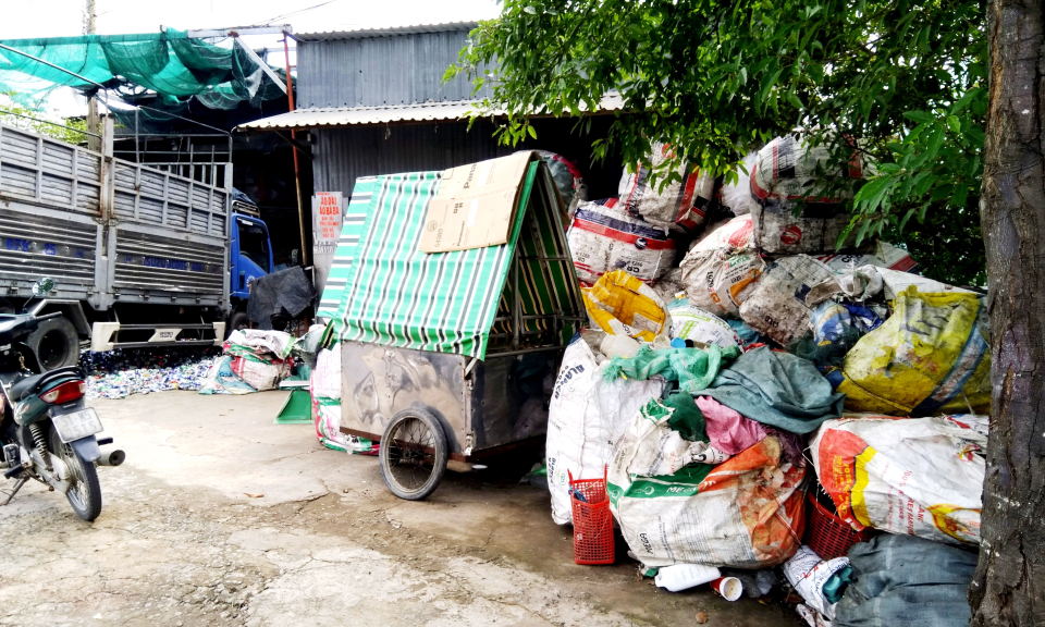 Cần Đước kiên quyết di dời các điểm kinh doanh mua bán phế liệu ra khỏi khu dân cư