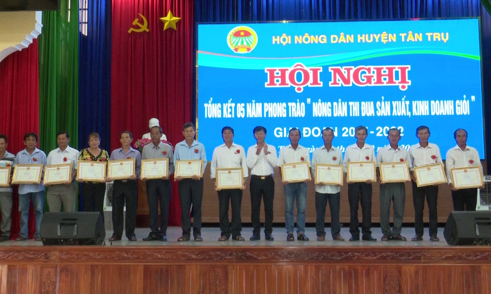 Tân Trụ tổng kết phong trào “ Nông dân thi đua sản xuất, kinh doanh giỏi”