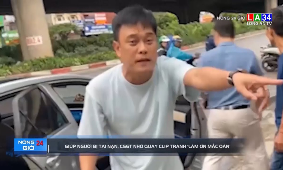 Giúp người bị tai nạn, CSGT nhờ quay clip tránh "làm ơn mắc oán"
