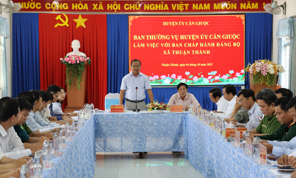 Ban Thường vụ Huyện ủy Cần Giuộc làm việc với Đảng bộ xã Thuận Thành