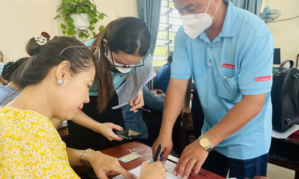 Bến Lức nhân rộng mô hình thanh toán học phí qua ngân hàng