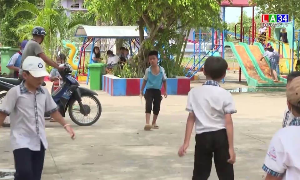 Tiếp tục bao phủ vaccine phòng Covid-19 cho học sinh