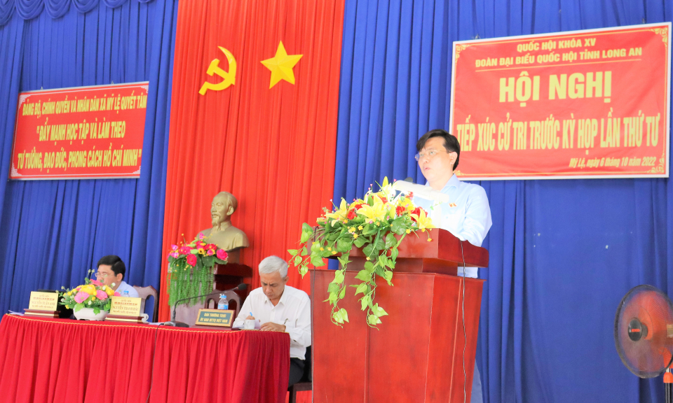 Đại biểu Quốc hội tiếp xúc cử tri huyện Cần Đước
