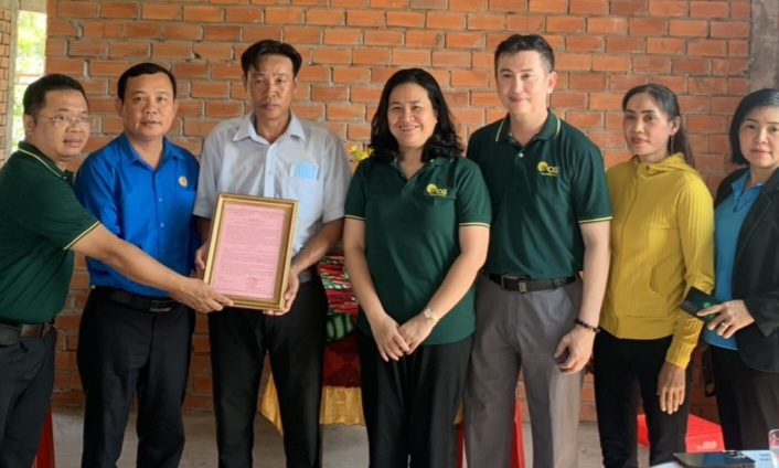 Liên đoàn Lao động tỉnh trao nhà Mái ấm Công đoàn tại huyện Tân Hưng