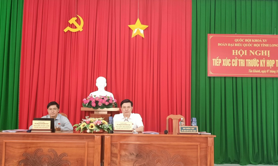 Đại biểu Quốc hội tiếp xúc cử tri thành phố Tân An