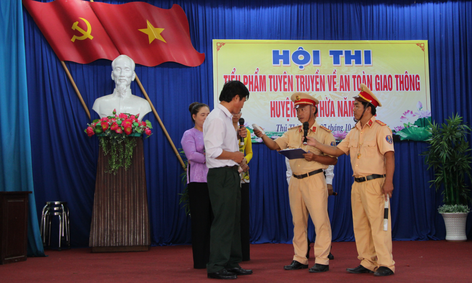 Thủ Thừa hội thi Tiểu phẩm tuyên truyền về an toàn giao thông