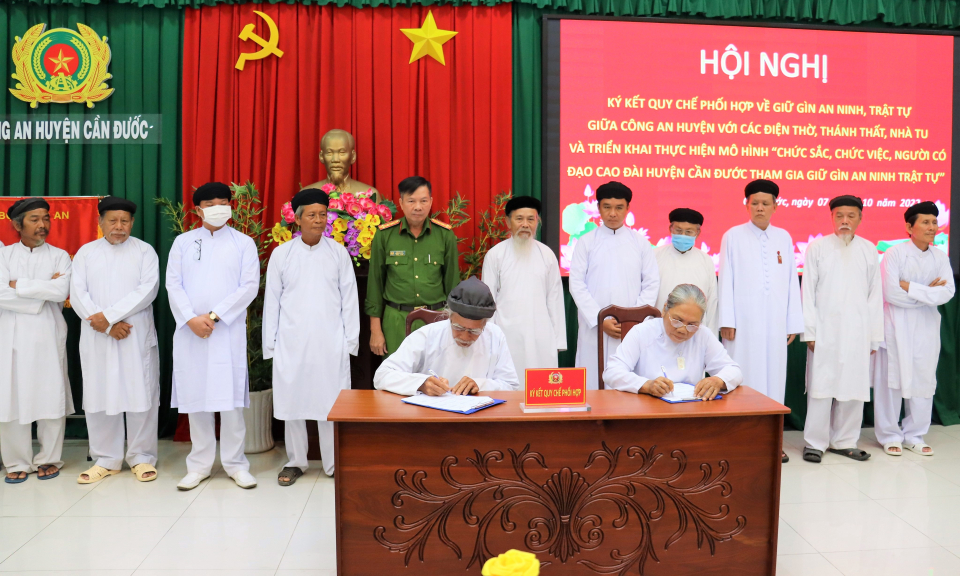 Cần Đước ký kết quy chế phối hợp giữa công an huyện và các cơ sở thờ tự, tôn giáo