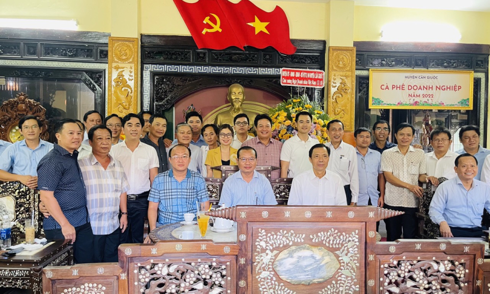 Cần Giuộc gặp gỡ doanh nghiệp nhân ngày Doanh nhân Việt Nam