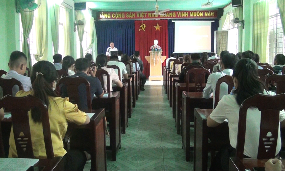 Đức Hòa khai giảng lớp đối tượng kết nạp Đảng đợt 5 năm 2022