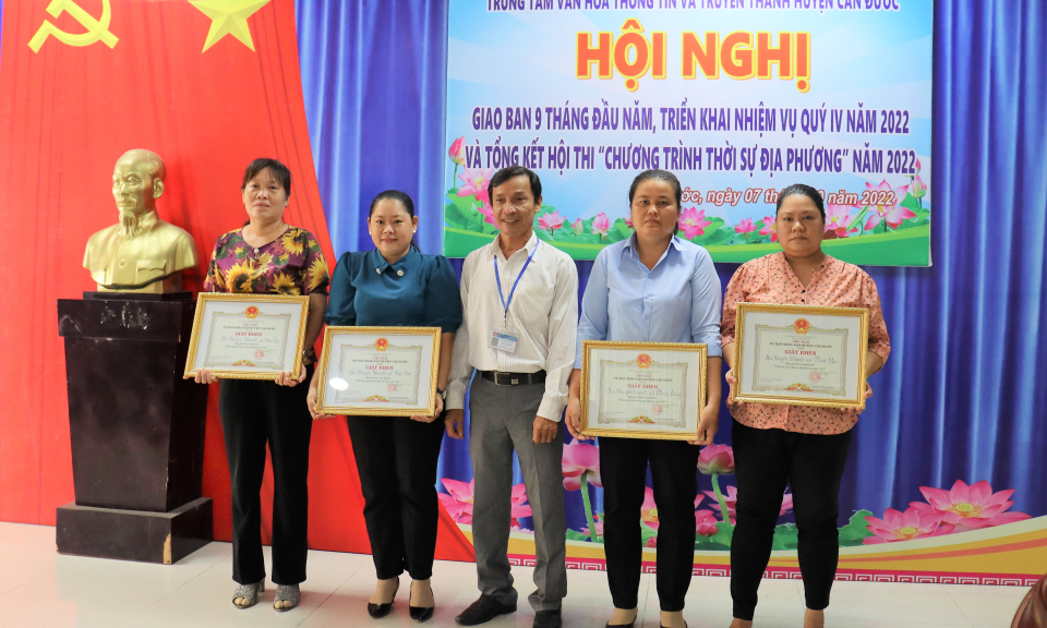 Cần Đước khen thưởng đạt giải hội thi Chương trình thời sự địa phương