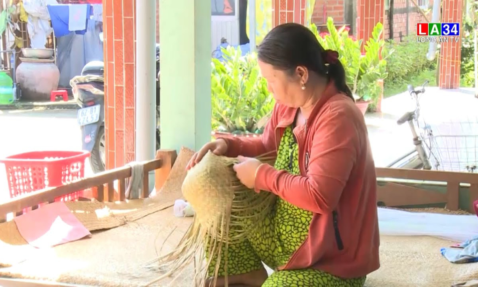 Nghề đan nón bàng gặp nhiều khó khăn sau “bão” Covid-19