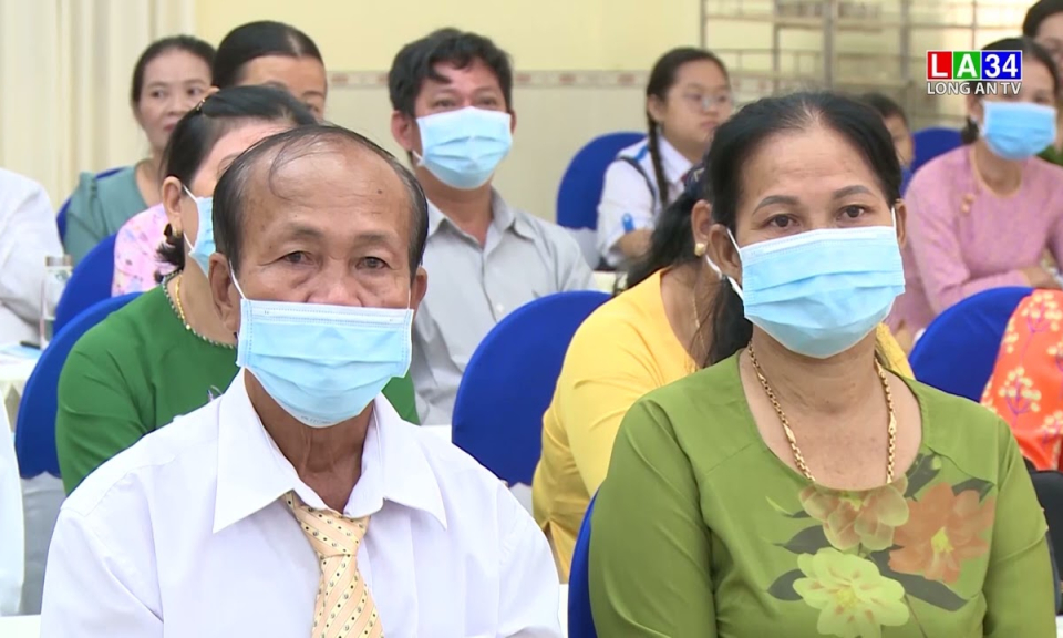 Tuyên dương, khen thưởng "gia đình 5 không, 3 sạch"